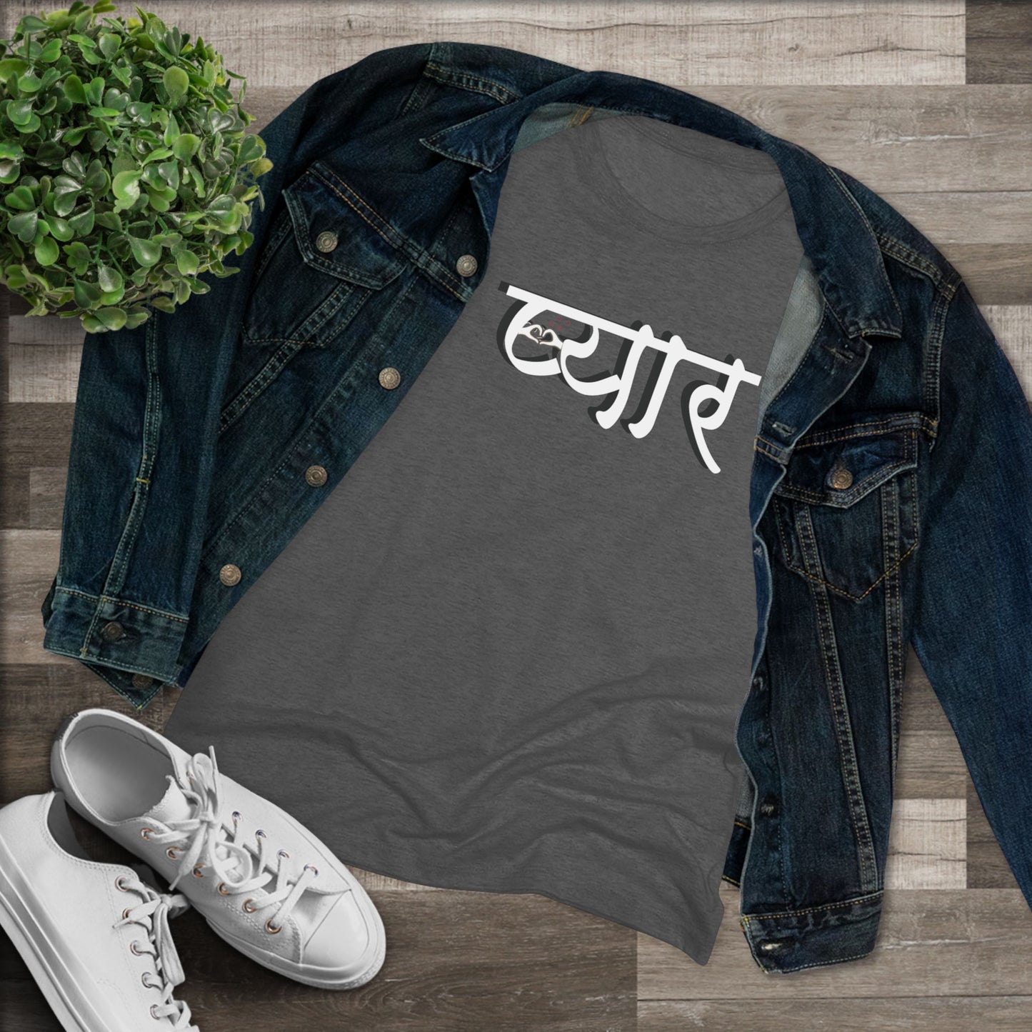 प्यार Pyaar Hindi Love Women's Tee