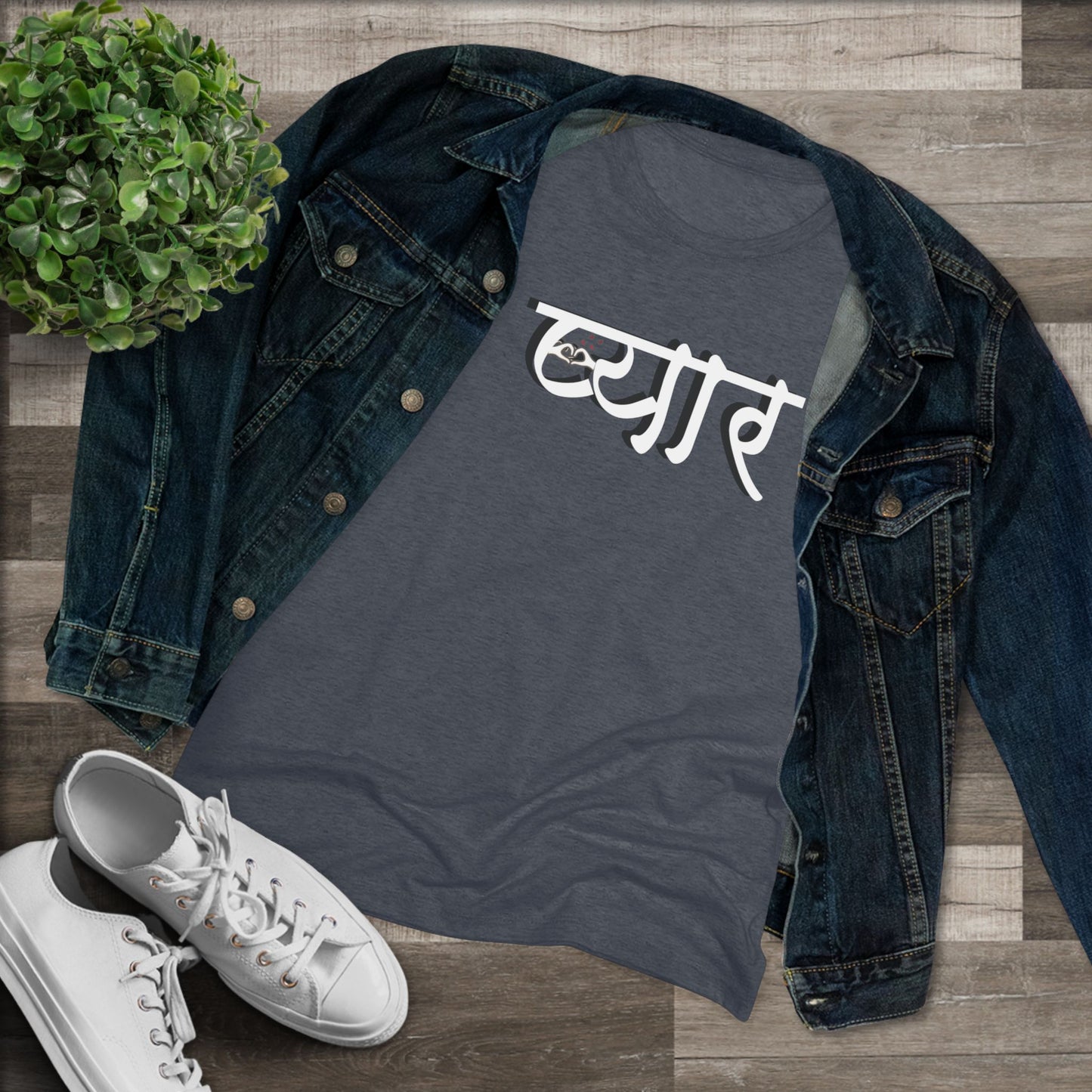 प्यार Pyaar Hindi Love Women's Tee